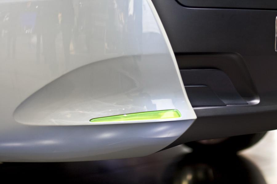  Renault Fluence Z.E. Concept 2009 года  (фото 46 из 103)